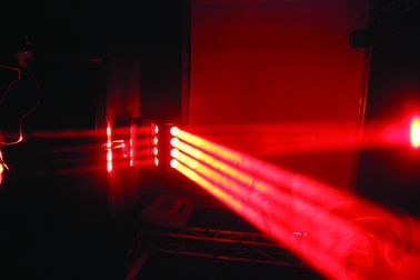 16 x 15のW LEDの移動頭部Djは1つのビーム移動段階ライトのRGBW 4をつけます
